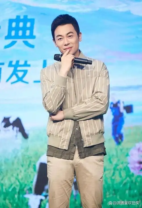 演员朱亚文:错过初恋后,转身娶了沈佳妮,婚后拒绝一切女性