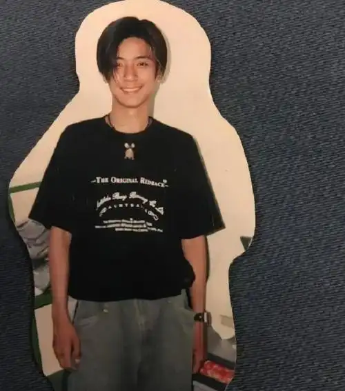 现在再看罗志祥年轻时的照片,不禁让人感叹:怀念那个单纯的少年