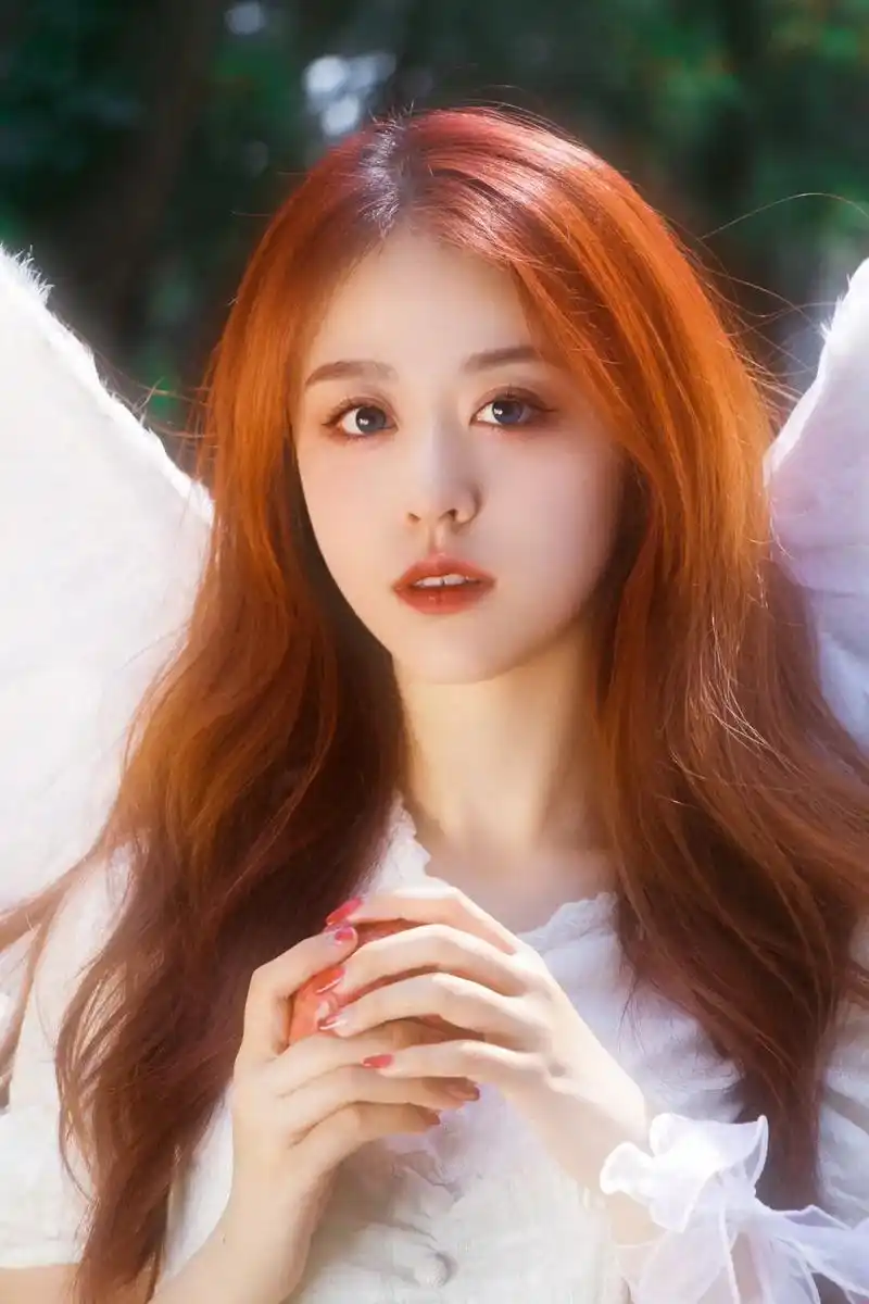 "落入凡间,光芒万丈"#胶片风 #人像写真 #神仙颜值 # - 抖音