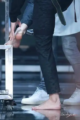 『惜肉如金』【李易峰】的小细节/苏点(七更 腰窝)