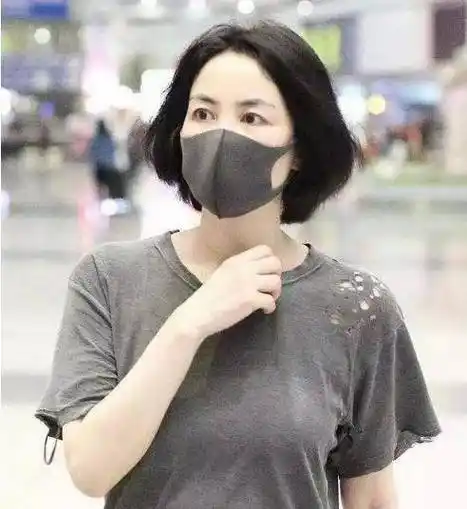 原创原创50岁王菲跑步被路人认出素颜状态很能打好身材也是锻炼出来的