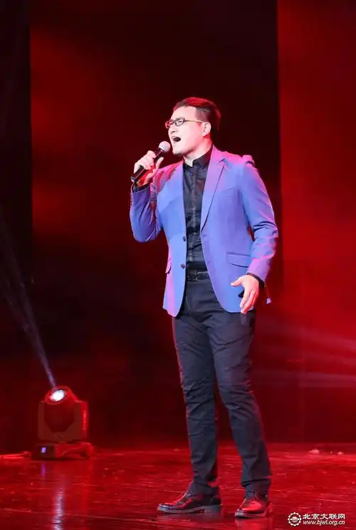 02男声独唱《爷爷是个老八路》