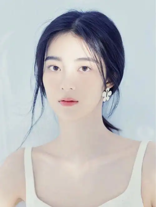 万鹏小姐姐在气质这块真狠狠拿捏住了