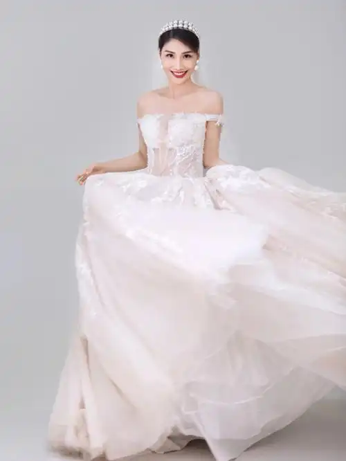 摄影(行宫大街店)大气主白纱94简约高级#客片分享   #婚纱照风格