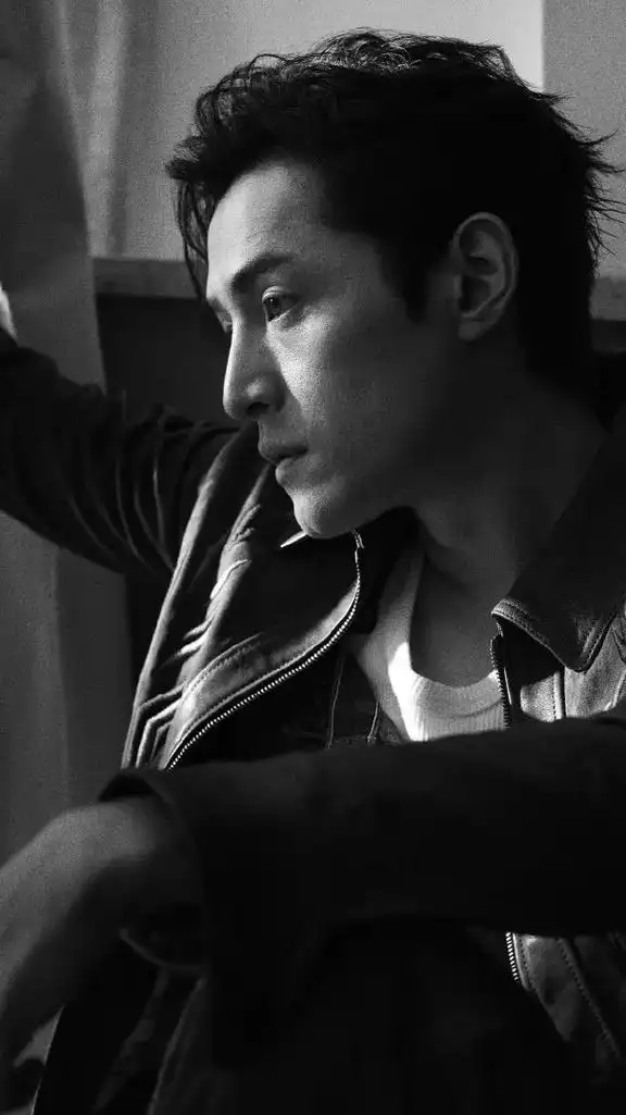 胡歌壁纸.黑白图片太高级了  #胡歌 #高级感 #胡歌壁纸  - 抖音