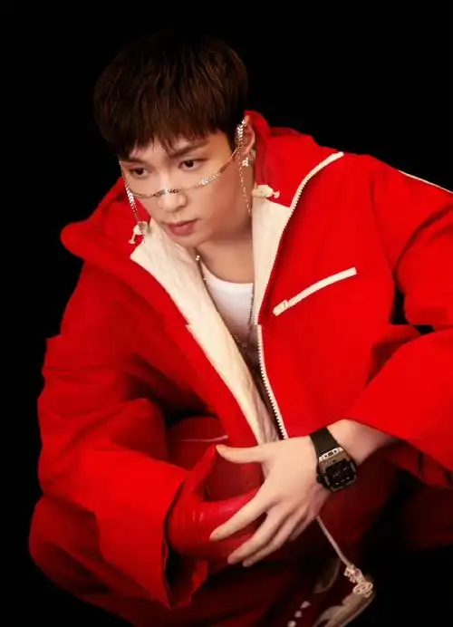 张艺兴让粉丝挑应援棒款式