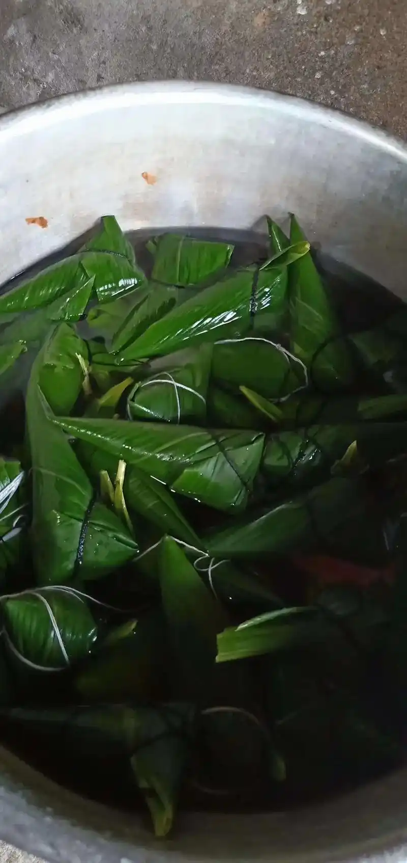 我正在煮粽子您一个电话打过来要喊演出,我放下锅里的粽子,耐心 - 抖