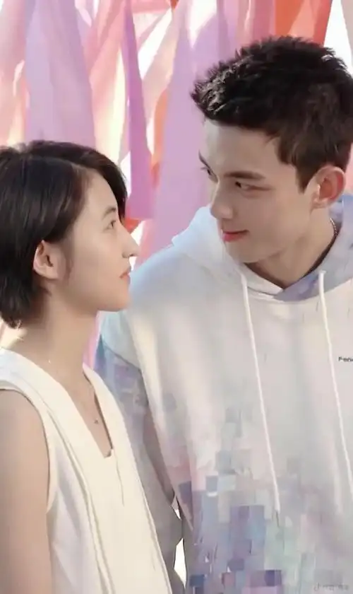 吴磊张子枫对视