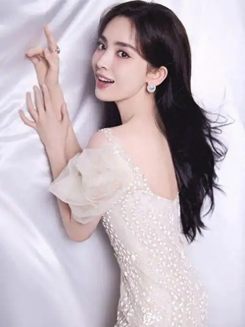 我心目中的十大90后美女明星,第八名「古力娜扎」