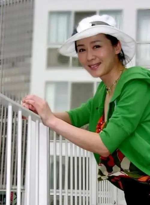 李琳:嫁大10岁导演不爽快,再婚嫁运动员李大双,幸福美满