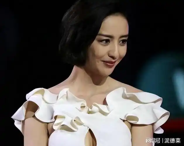 照片合集之佟丽娅优雅的气质和性感的身材