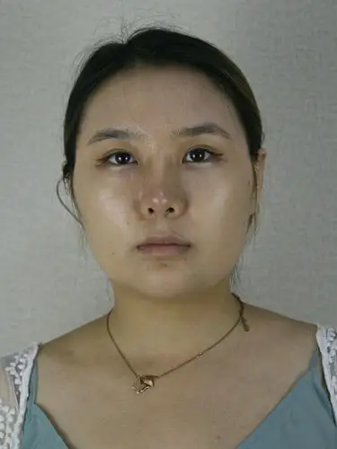 但明明我才二十几岁啊,正值五官漂亮轮廓差的女人大宽脸脸大五官小的