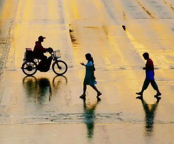 城市里,你和我擦肩而过多么明媚——李少白老师镜头下的路人