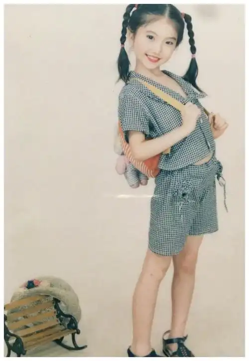 小岳岳,宋祖儿,王一博,李一桐,景甜儿时照片,一博是越长越帅