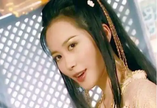 年轻时相貌平平,老了却越来越好看,从咏梅到俞飞鸿,真让人羡慕