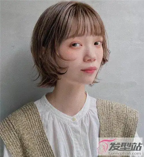 低层次齐刘海短发 短刘海齐眉刘海减龄瘦脸_发型站_最新流行发型设计