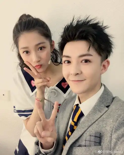 关晓彤与十二星宿风之少年神秘交集引猜测 竟是多年圈内好友