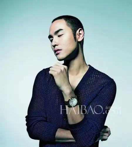 阮经天圆寸发型