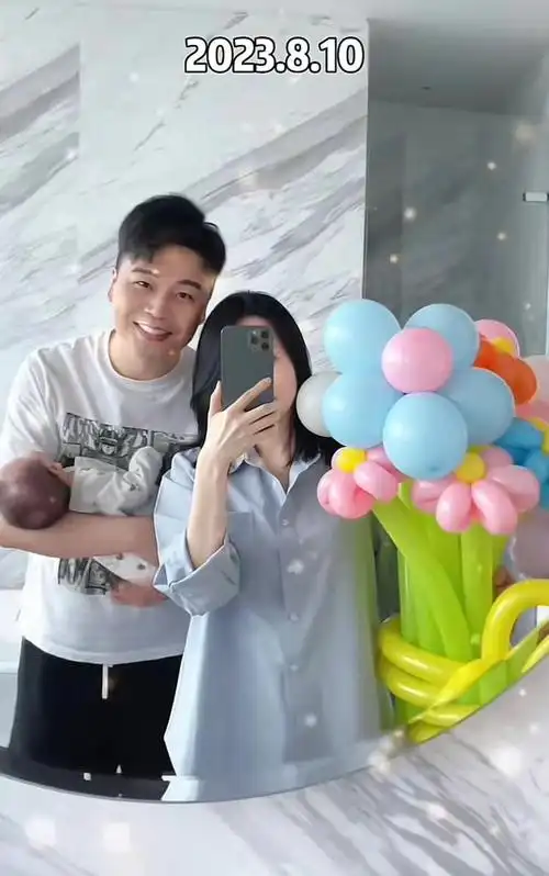 老婆罕见出镜高颜值获赞,夫妻俩甜蜜相依显幸福|贾玲|沈腾|将官|军衔