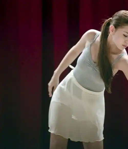 昆凌17岁就被周杰伦追到手,当看完她旧照后,难怪周杰伦急不可耐_网友