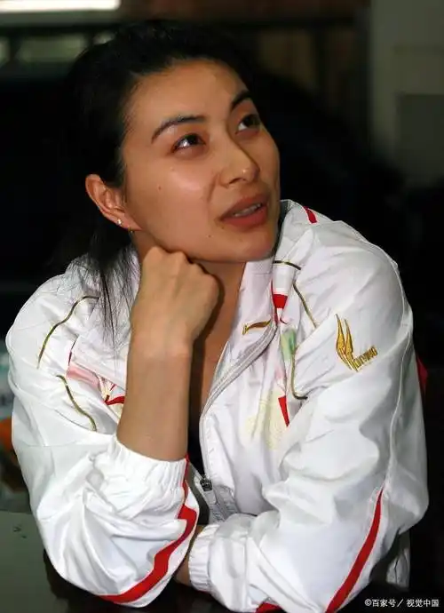 郭晶晶70亿家产还带货,个签承诺成笑话,被嘲掉价却让婆婆很羡慕_直播