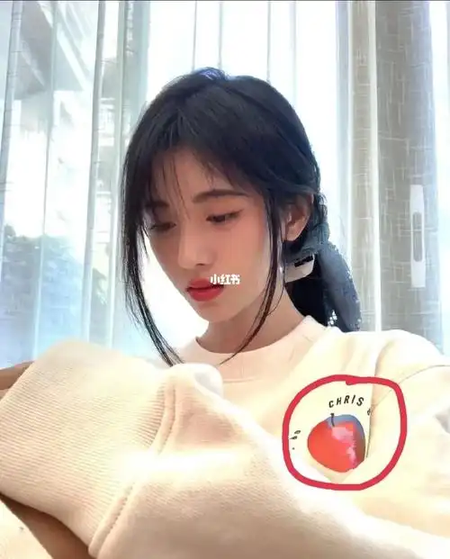 关于鞠婧祎和宋亚轩撞衫这件事