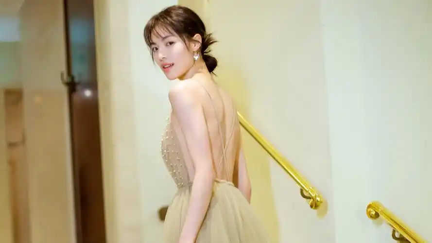 钟楚曦图片-女星模特-美女图片-第5图-娟娟壁纸