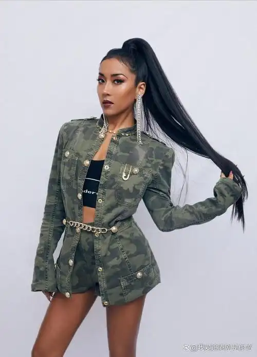 吉克隽逸作为一位备受瞩目的女歌手,以她的独特性而闻名.