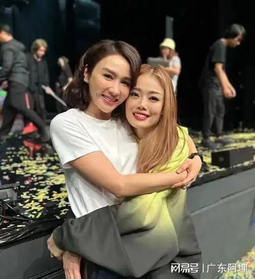 话说昨天一条黎姿社交媒体晒出与容祖儿合照,两人开心甜笑彼此感情要