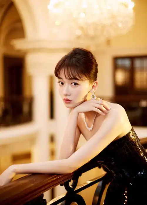 吴谨言优雅写真2160x1440分辨率查看