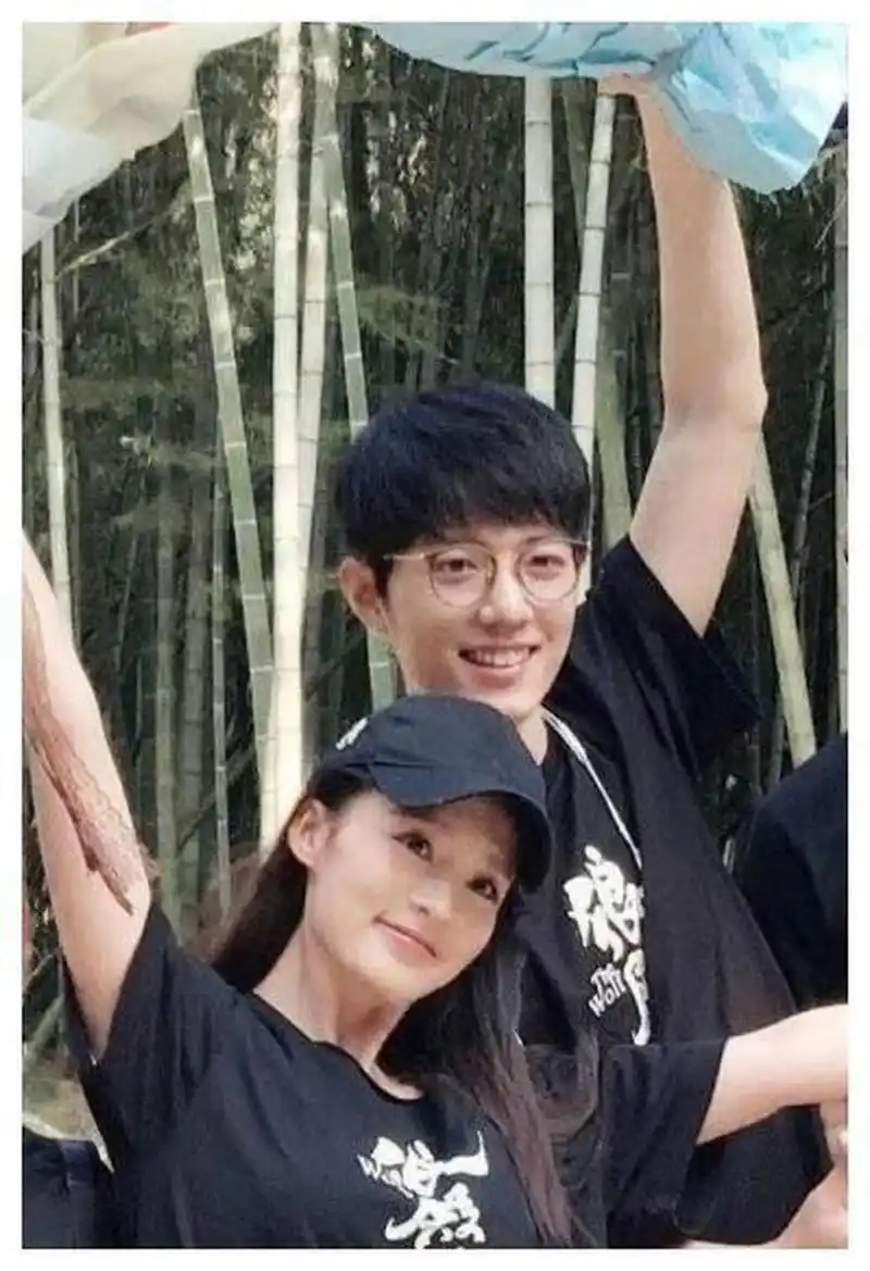 肖战icon有时候看李沁的眼神真的是带着宠溺的成分,可能是我想多了