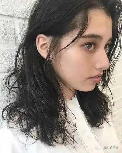 女生发型:严选15款古典美黑发款式, 打造气质氛围的首选