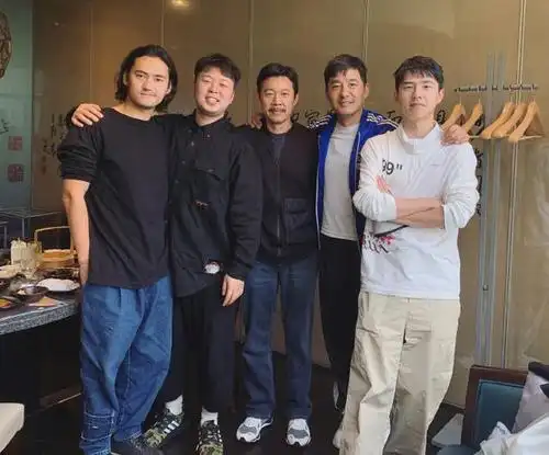 男子汉重聚杜海涛与袁弘张丰毅郭晓冬刘昊然合影