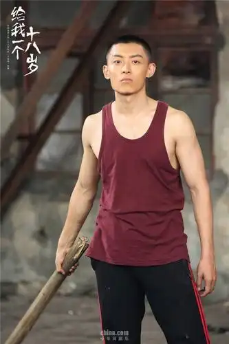 《给我一个十八岁》耿直少年孙伟豪上演执着追爱