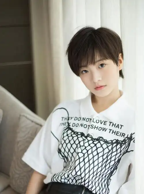 李庚希|短发_高清图集_新浪网