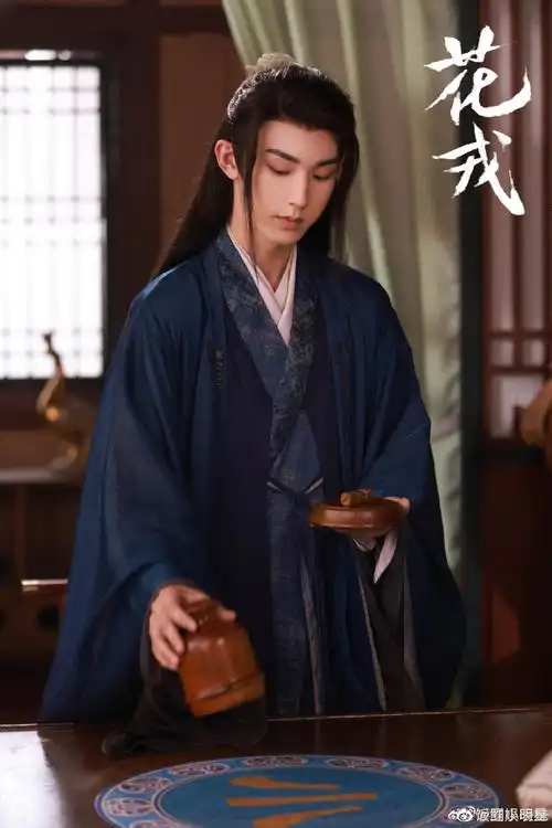 《花戎》觉得郭俊辰体态真的很不错,他真的很适合演古装剧啊!