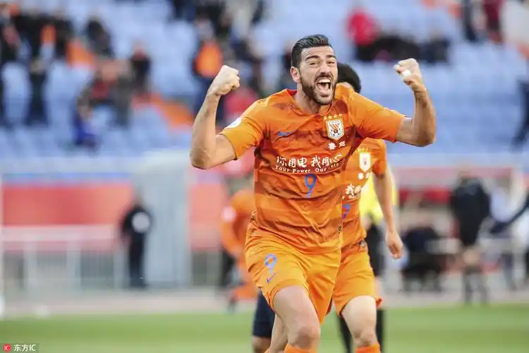 山东鲁能泰山2-2鹿岛鹿角暂列小组第二 佩莱梅开二度