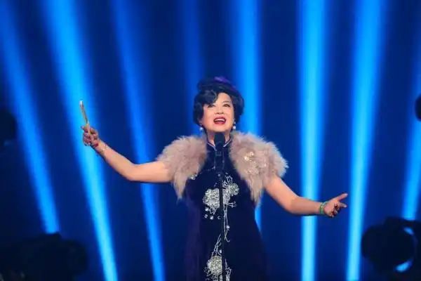 她的一首歌火了30年,被男友骗上千万,如今女儿颜值十分惊人!