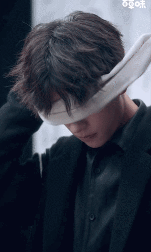 易烊千玺百草味