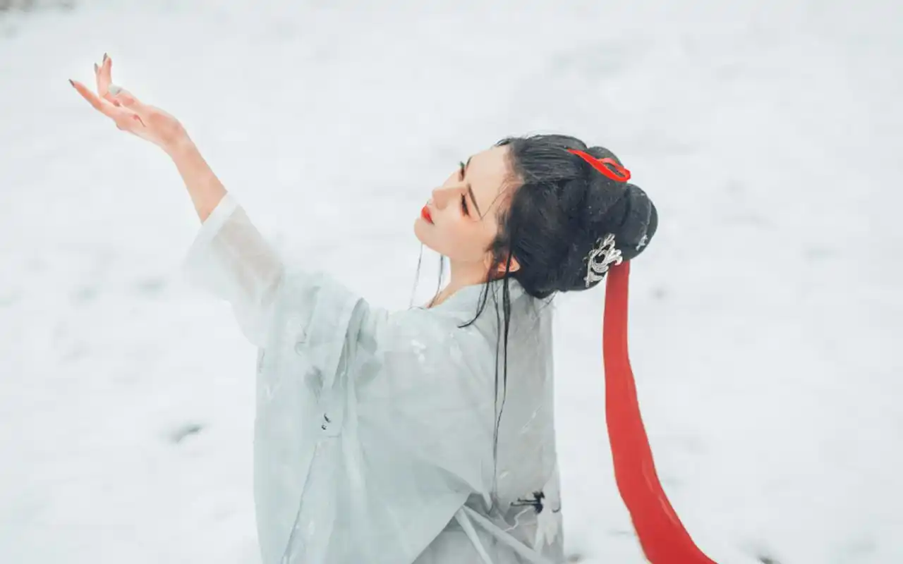 优雅动人的汉服美女写真图片电脑壁纸