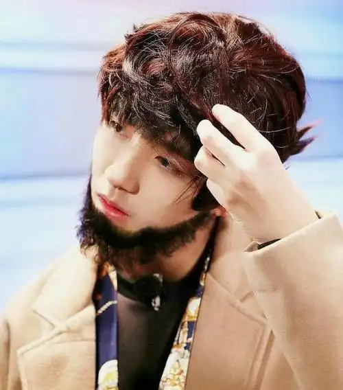 王俊凯向来不留胡子看到他的胡子照之后才明白其中缘由