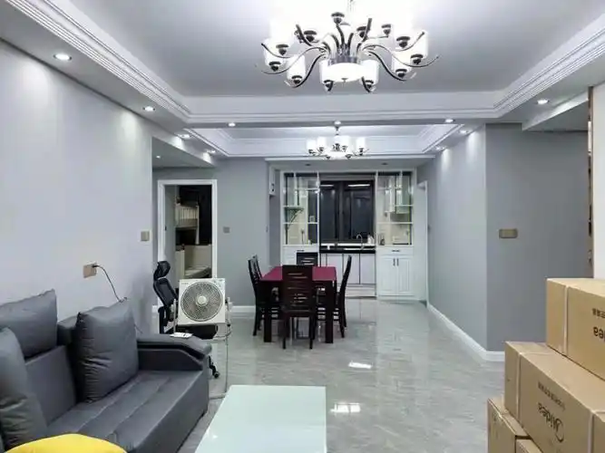 一号线三室两厅两卫装修非常不错