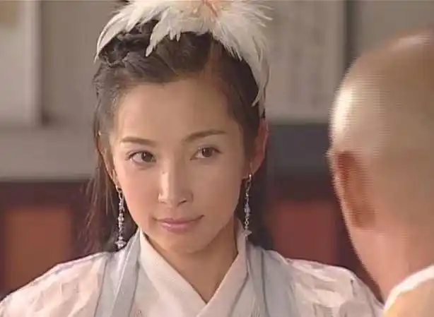 48岁李冰冰近照曝光未婚无子已冻卵整容过度撞脸刘晓庆