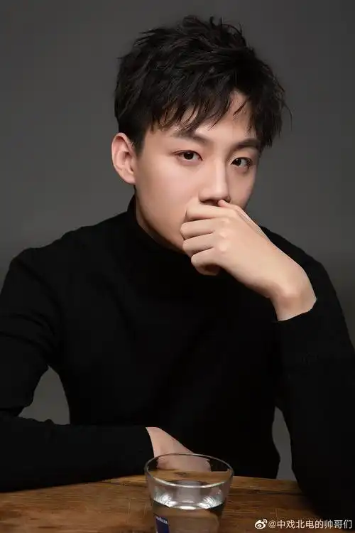 1/ 9@edwardm-馬博洋 中央戏剧学院2018级表演专业   "虽然我不在你