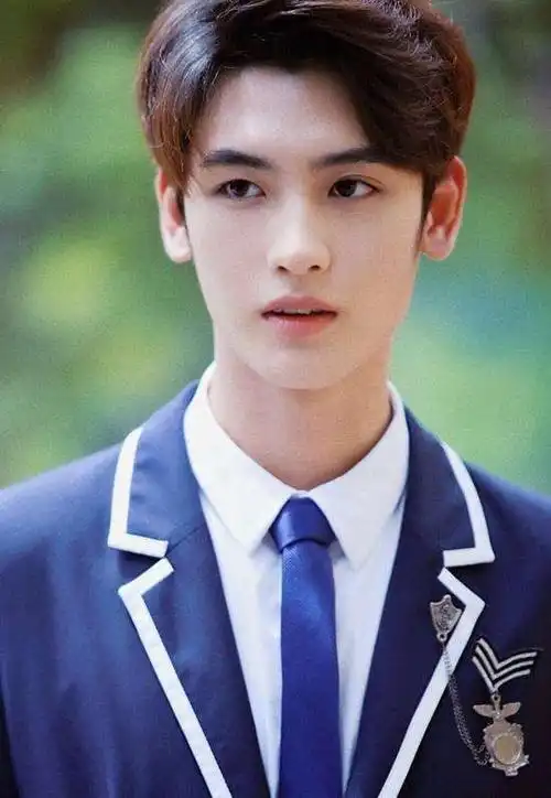 未满20岁的八大男星,颜值高星途好,演戏的话你看好谁?