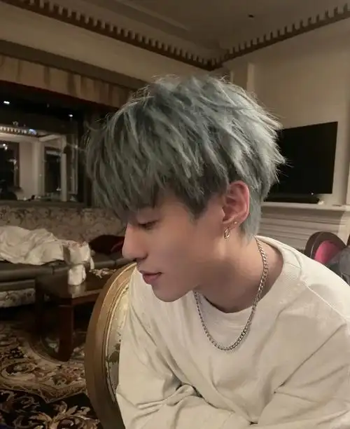 男生染发一定要试一下这个颜色亚麻青灰色