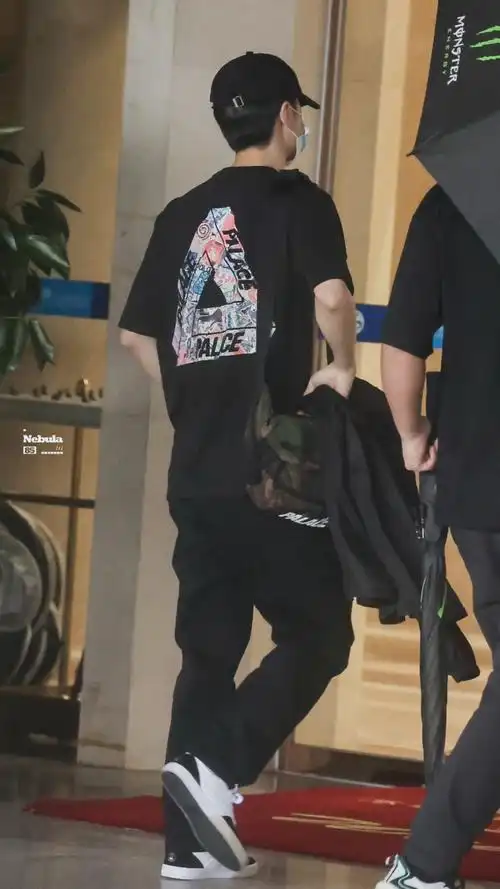 禁言事件后续王一博轻松现身机场赵丽颖呼吁多关注生活的美好