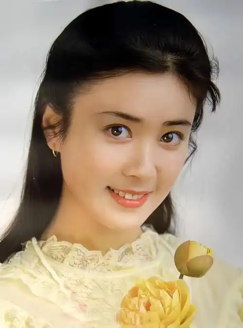 最美妲己傅艺伟17岁美若天仙52岁入狱14岁耍小聪明早有预测