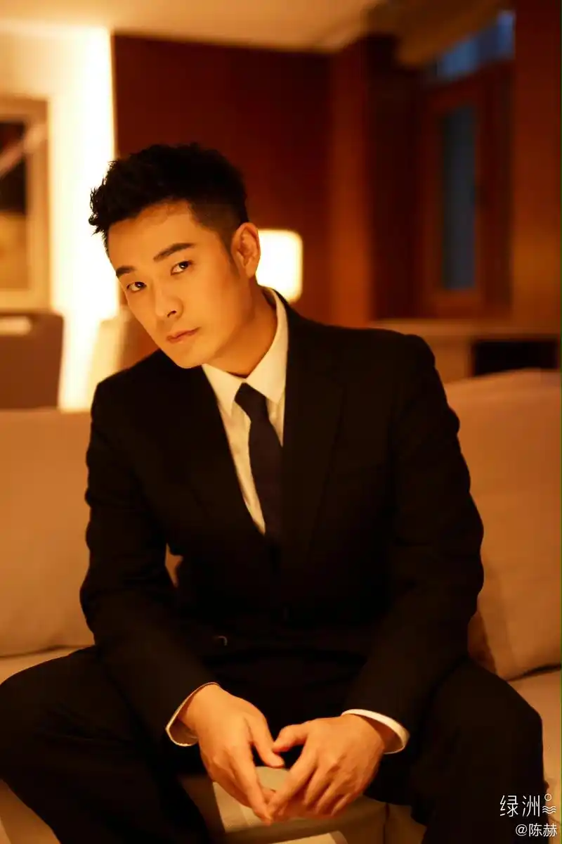 陈赫难得安静下来释放帅气