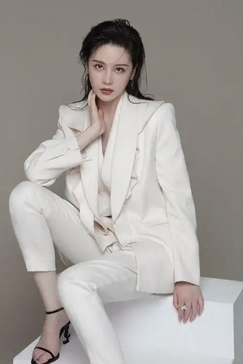 王晶监制超霸女郎邱意浓何浩文开启冒险之旅